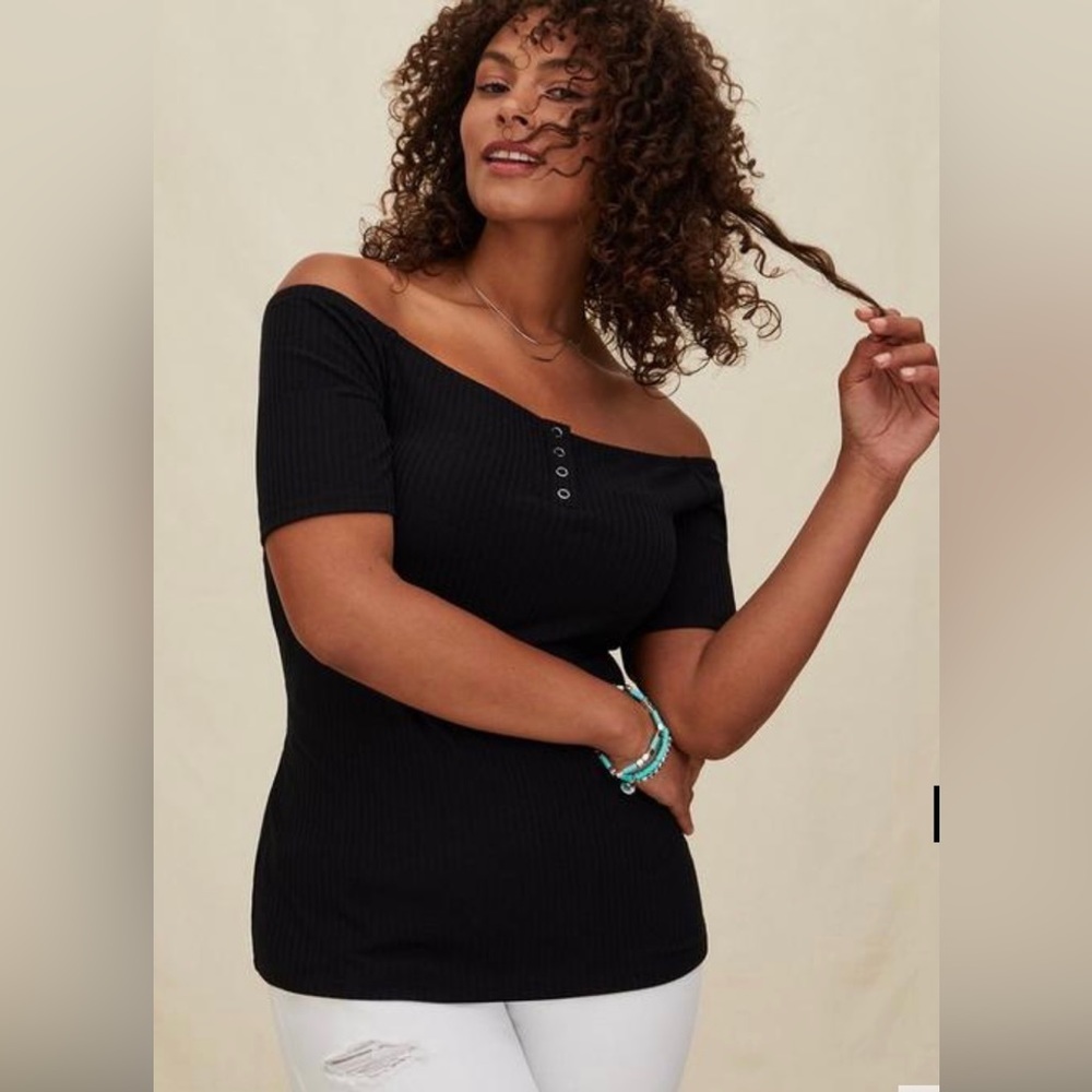 NWT “TORRID” BLACK RIBBED OFF SHOULDER HENLEY TEE